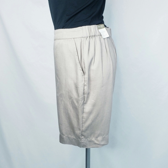 NWT Chico's Tencel 7" Pull On Shorts Pale Taupe Small - Picture 4 of 10